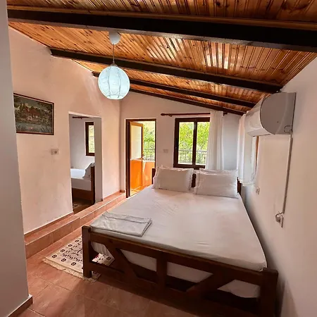 Zholi Pensionat Gjirokastër