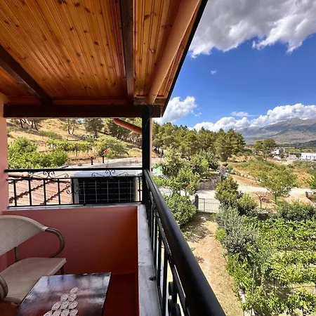 Zholi Casa de hóspedes Gjirokastër